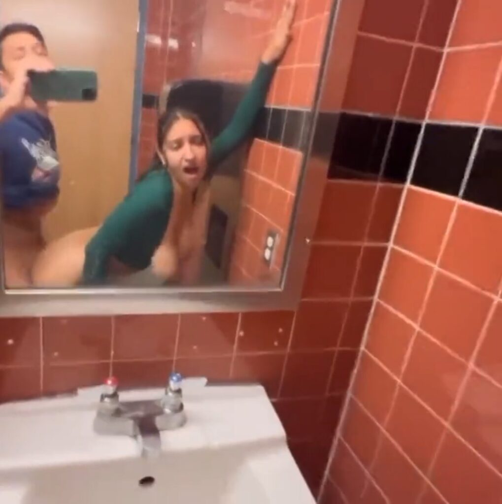 Cogiendo en el Baño