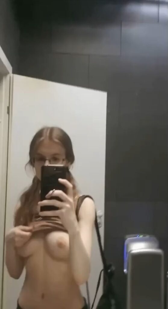 Masturbandose en el Baño de la Escuela