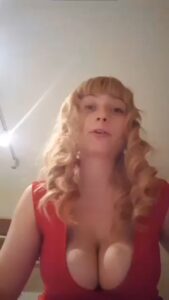 Rubia Española jugando con sus Tetas