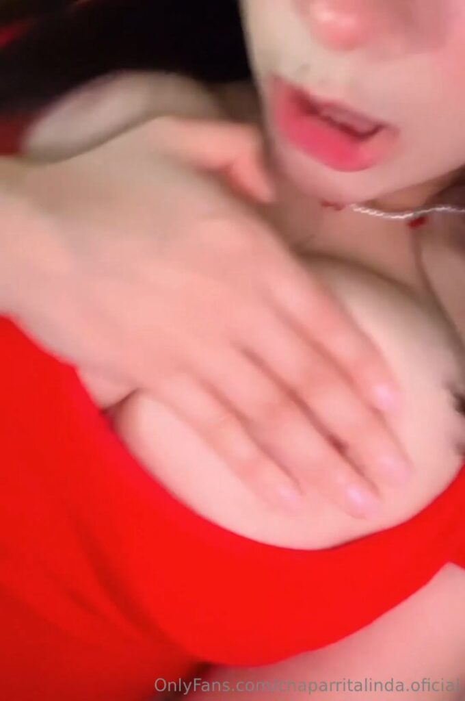 Video Porno Chaparrita Linda Mostrando las Tetas
