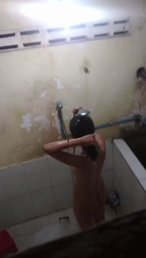 La Espia Bañandose