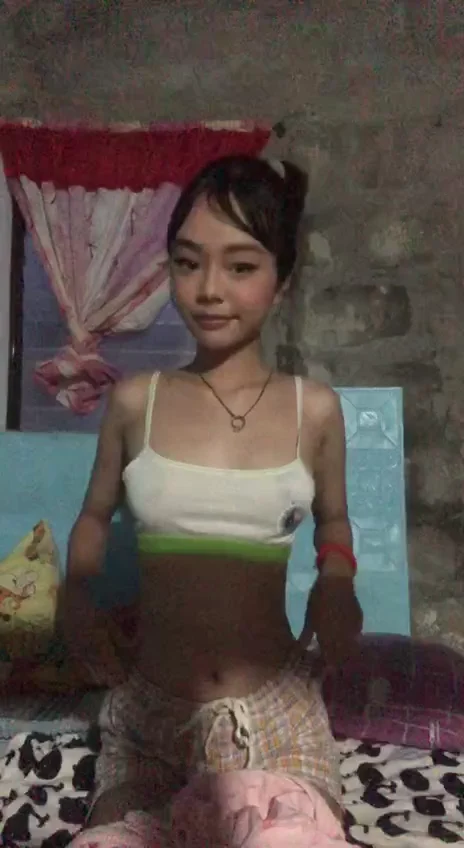 Asiatica Bonita Mostrando Todo